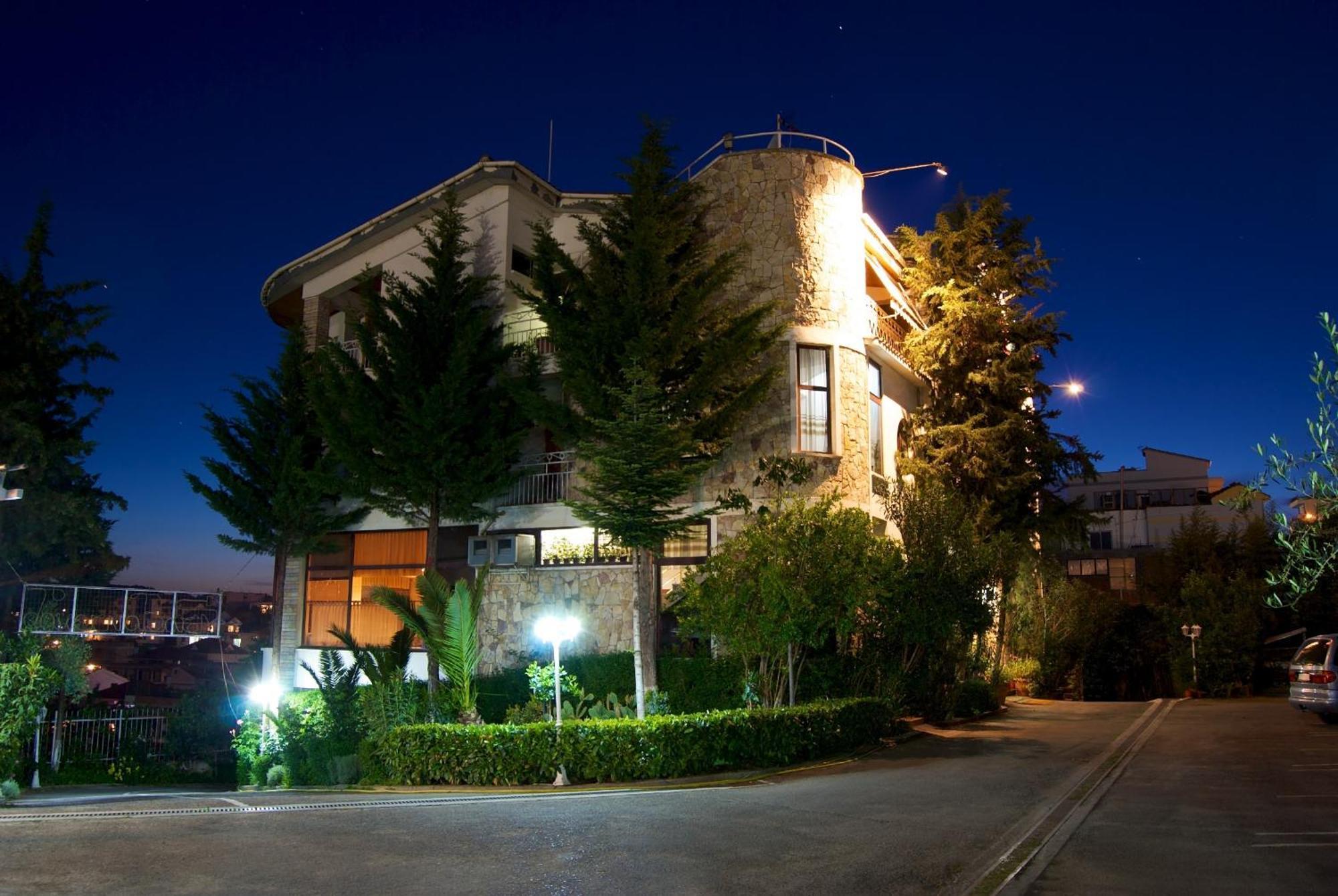 Hotel Baron Tirana Exterior foto