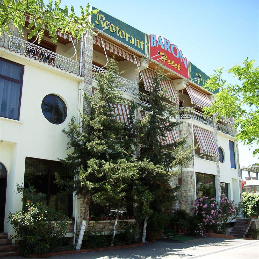 Hotel Baron Tirana Exterior foto